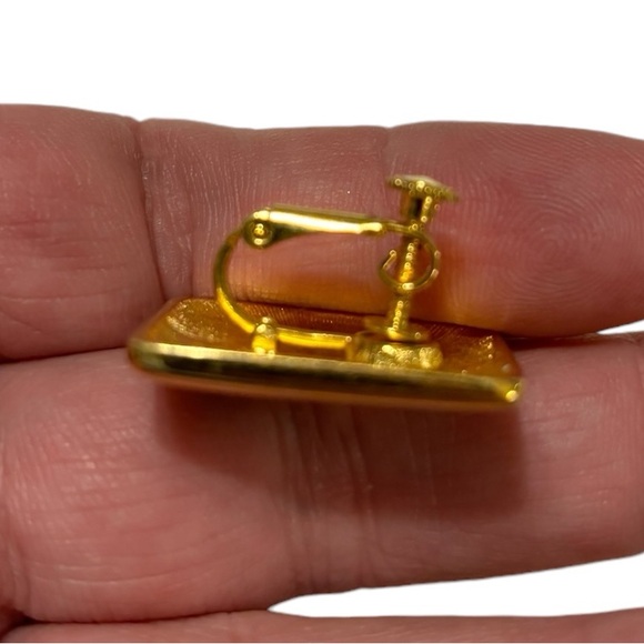 Vintage Napier Clip On Earrings Gold Tone Black Geometric Linear Retro - Picture 3 of 4